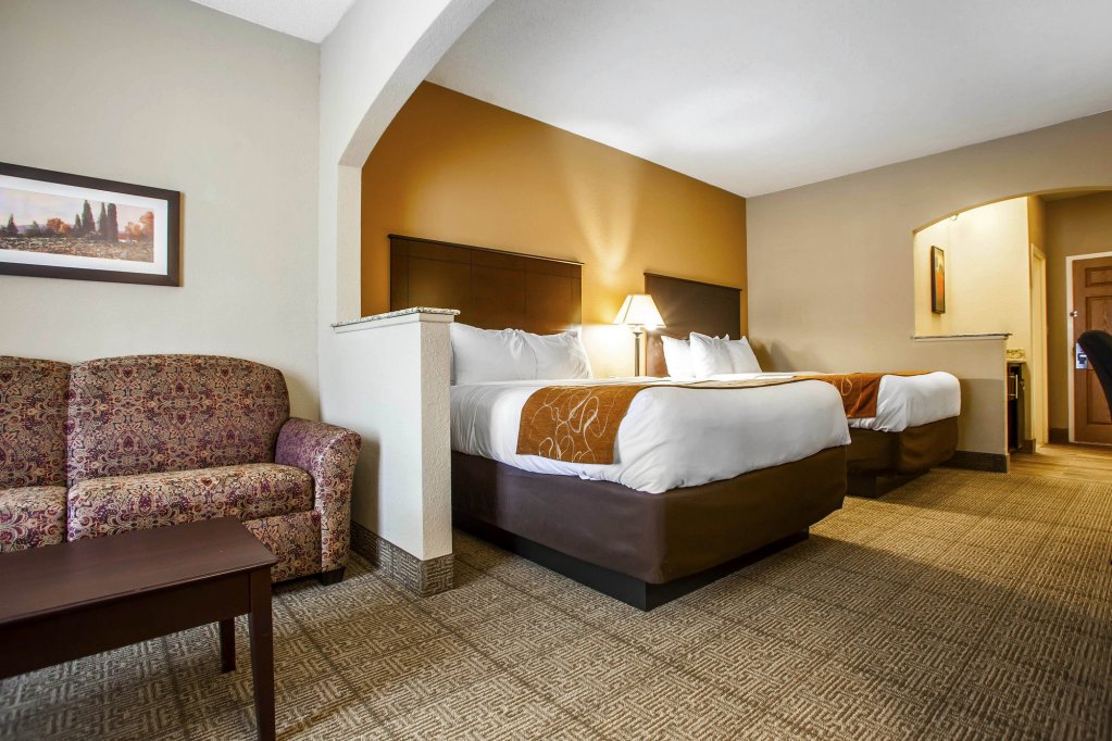 Фото Comfort Suites near Route 66