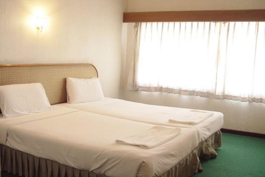 Фото Petchkasem Grand Hotel