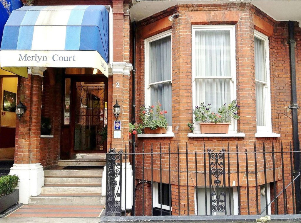 Фото отеля 1