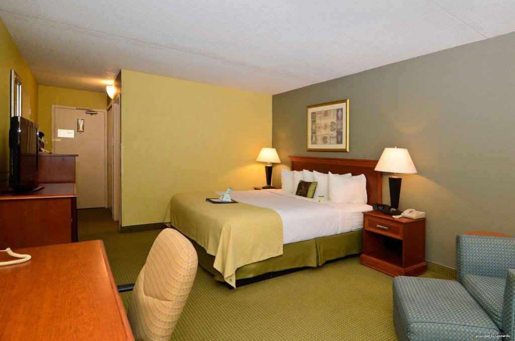 Фото Best Western Tomah Hotel