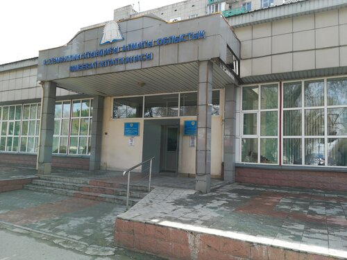 Бір қыз жігітті жұлқылауды сұрайды