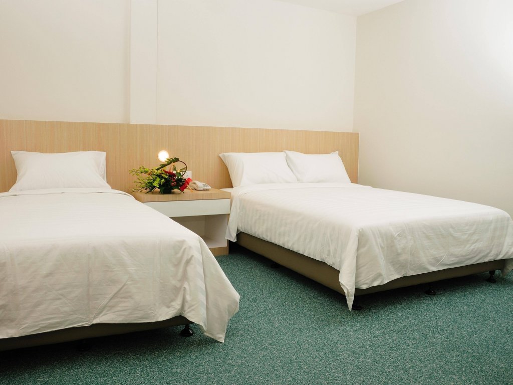 Фото Phoenix Hotel