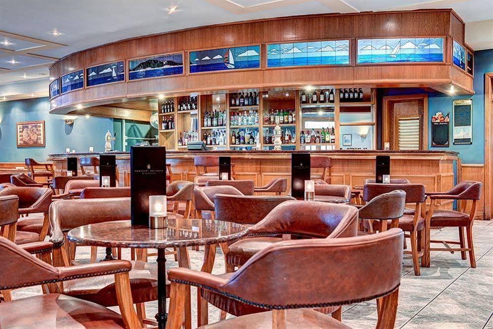 Фото Coastline Hotel