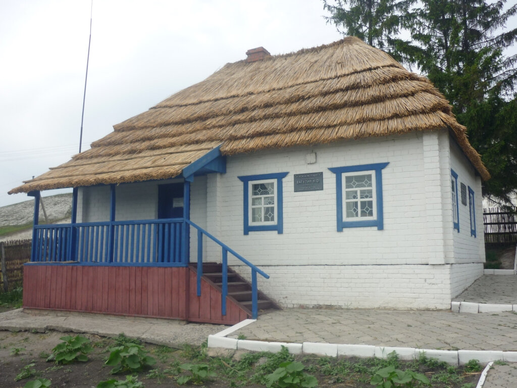 Фасад мемориального дома-музея генерала Н.Ф. Ватутина.