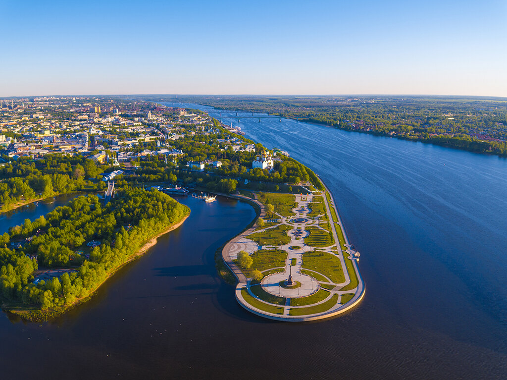 Парк на стрелке в ярославле