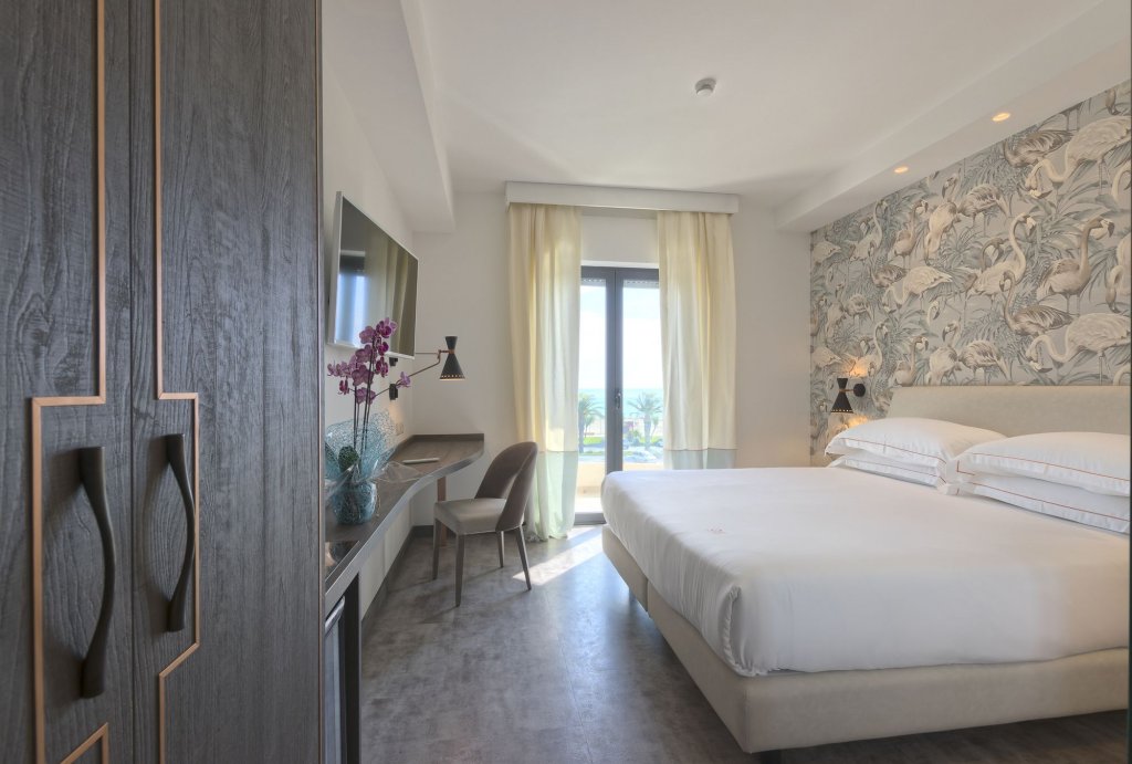 Фото Ghibli Hotel