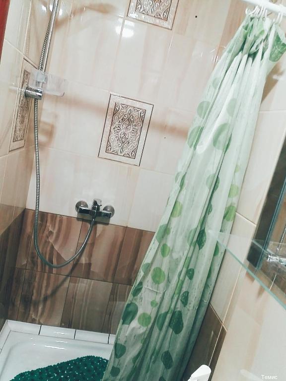 Фото Темис на Маркса