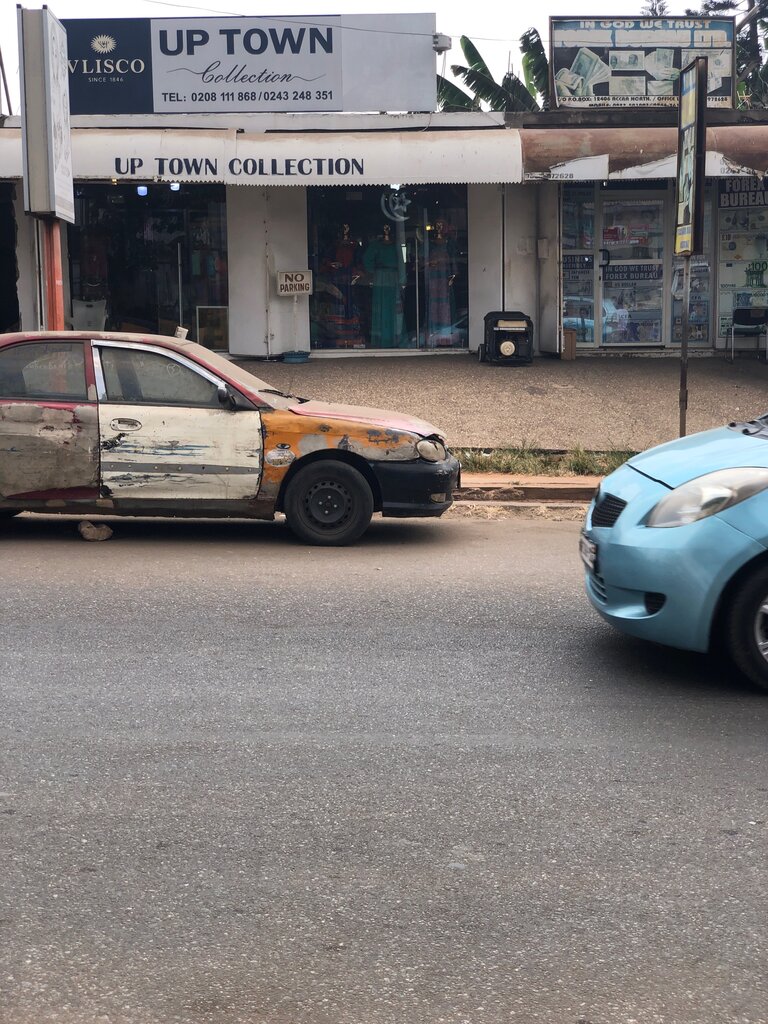 Bookmakers In God We Trust, Accra, photo