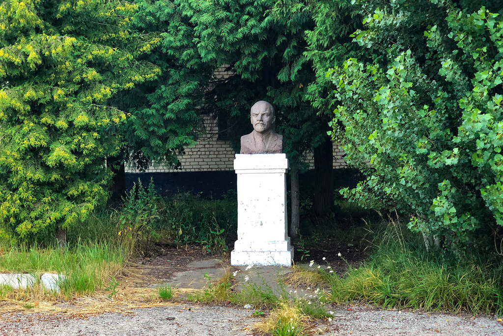 Monument, memorial Бюст В.И. Ленина, Dmitriyev, photo