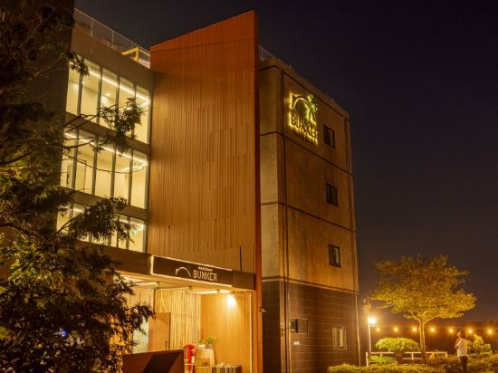 Фото Jeju Bunker Hotel & Resort