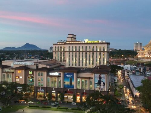 Внешний вид отеля The Waterfront Hotel в Кучинге, фото 4