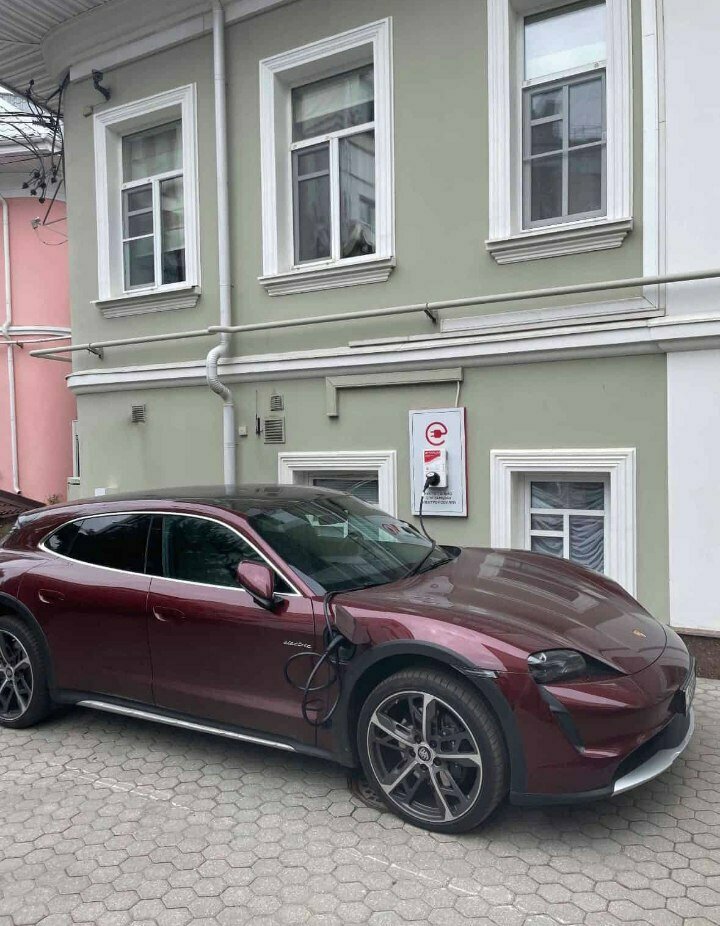 Electric car charging station E-Way, Yaroslavl, photo