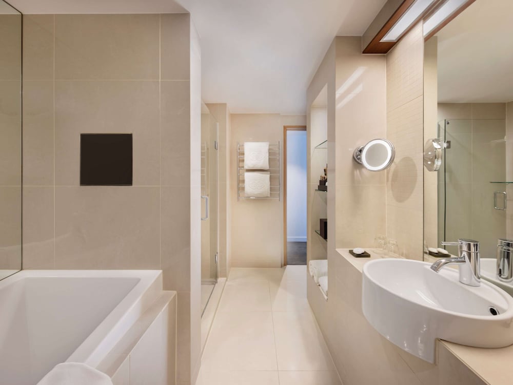 Фото Sofitel Queenstown Hotel and SPA