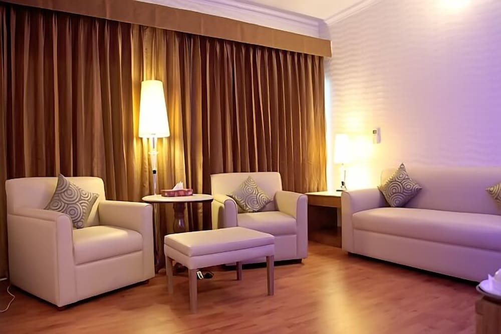 Фото Hotel Swiss Garden