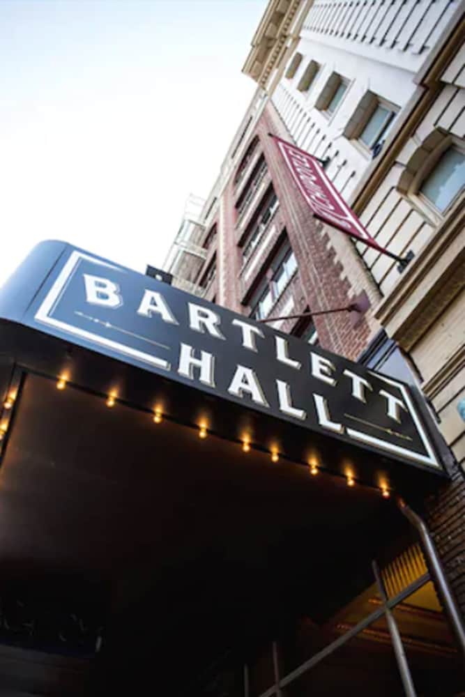 Фото The Bartlett Hotel and Guesthouse