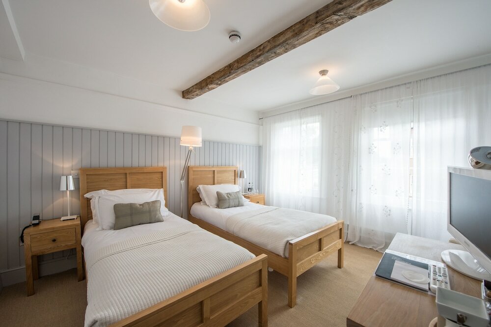 Фото Lion and Pheasant Hotel