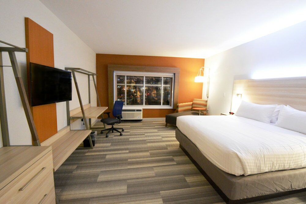 Фото Holiday Inn Express & Suites Toledo West, an Ihg Hotel