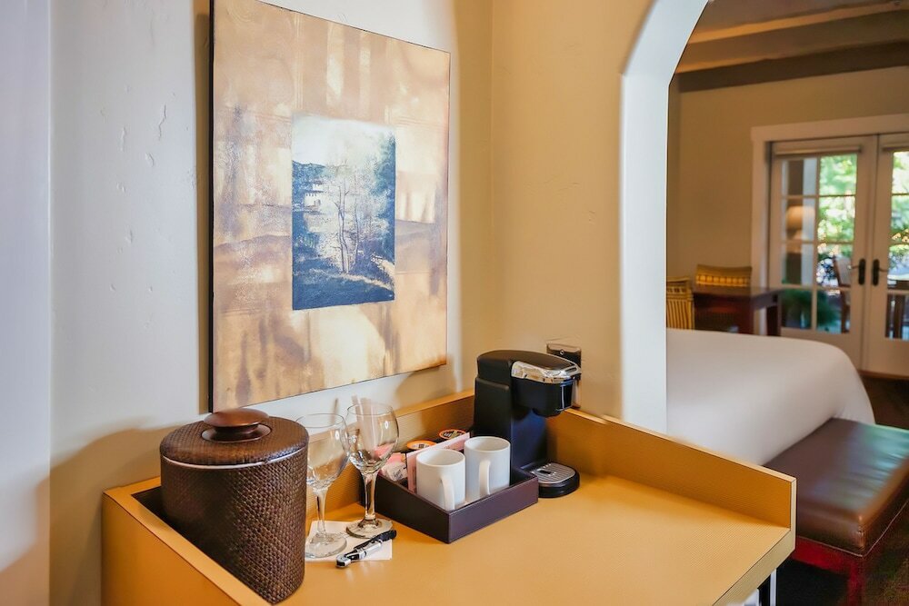 Фото Wine & Roses Hotel Restaurant SPA