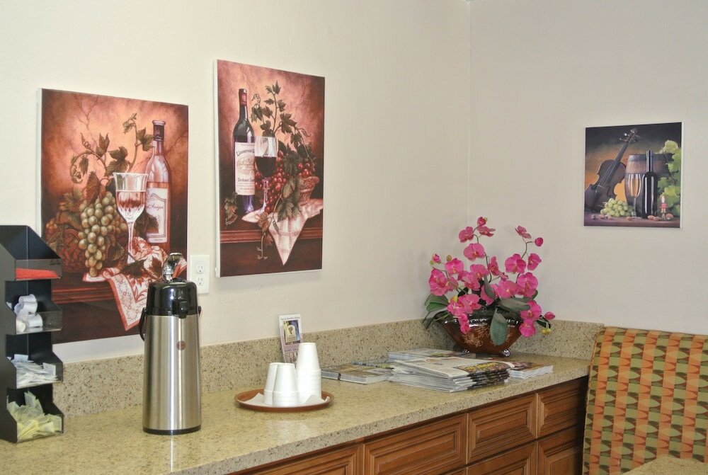 Фото Vino Inn & Suites