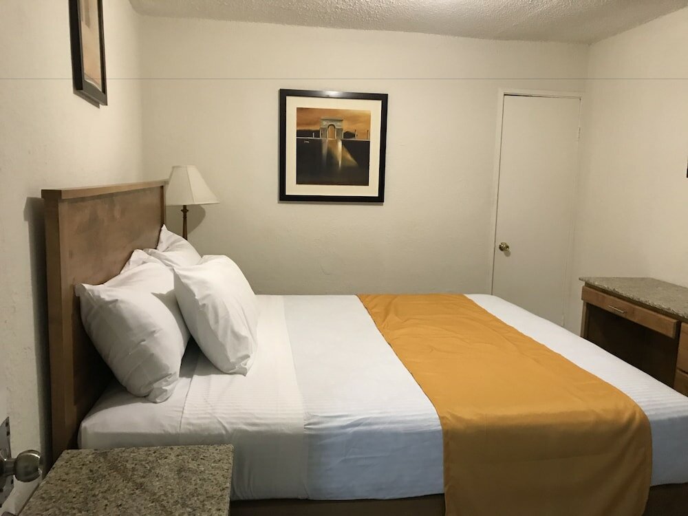 Фото Hotel Guillen Jr