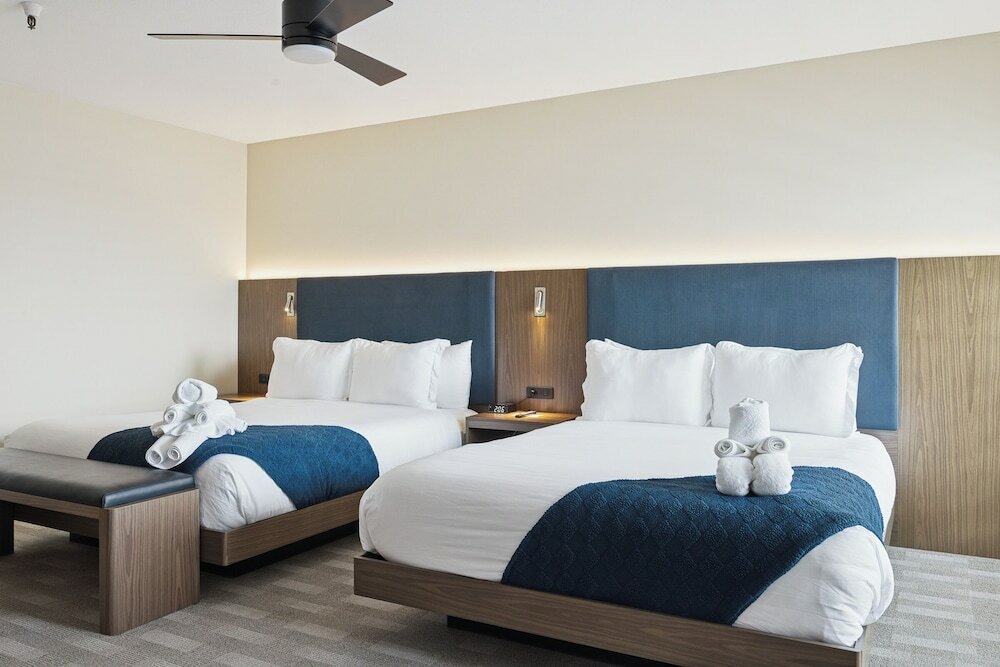 Фото 456 Embarcadero Inn & Suites