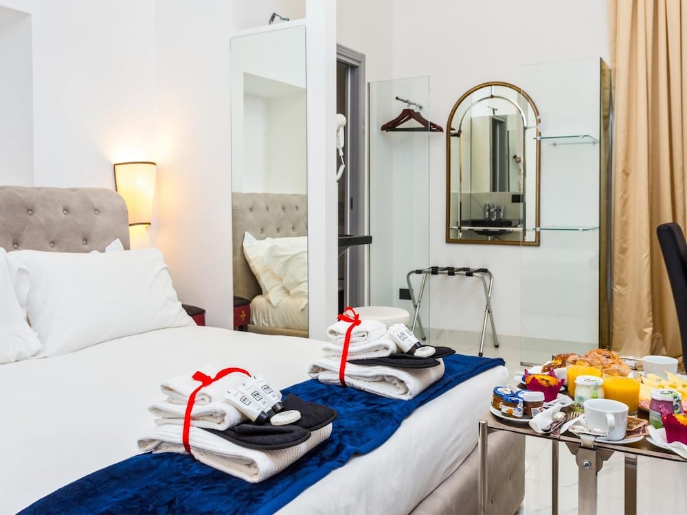 Фото Queen Palace Suites