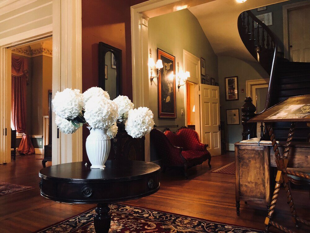 Фото Rothschild-Pound House Inn