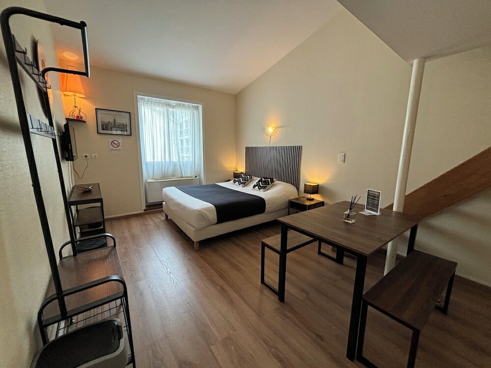 Фото Hôtel Le Valois, Cognac Centre