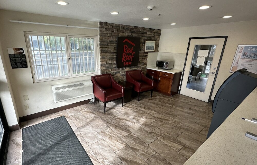 Фото Red Roof Inn Hayward