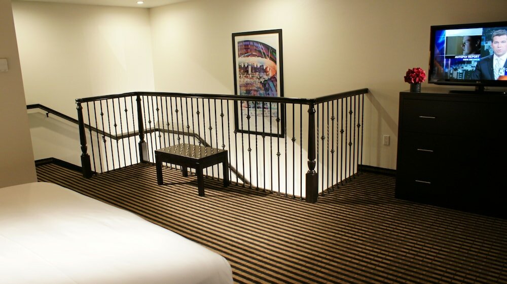 Фото Holiday Inn Express Hotel & Suites Hollywood Walk of Fame, an IHG Hotel