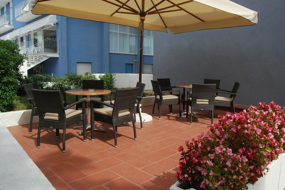 Фото Hotel Embassy Pesaro