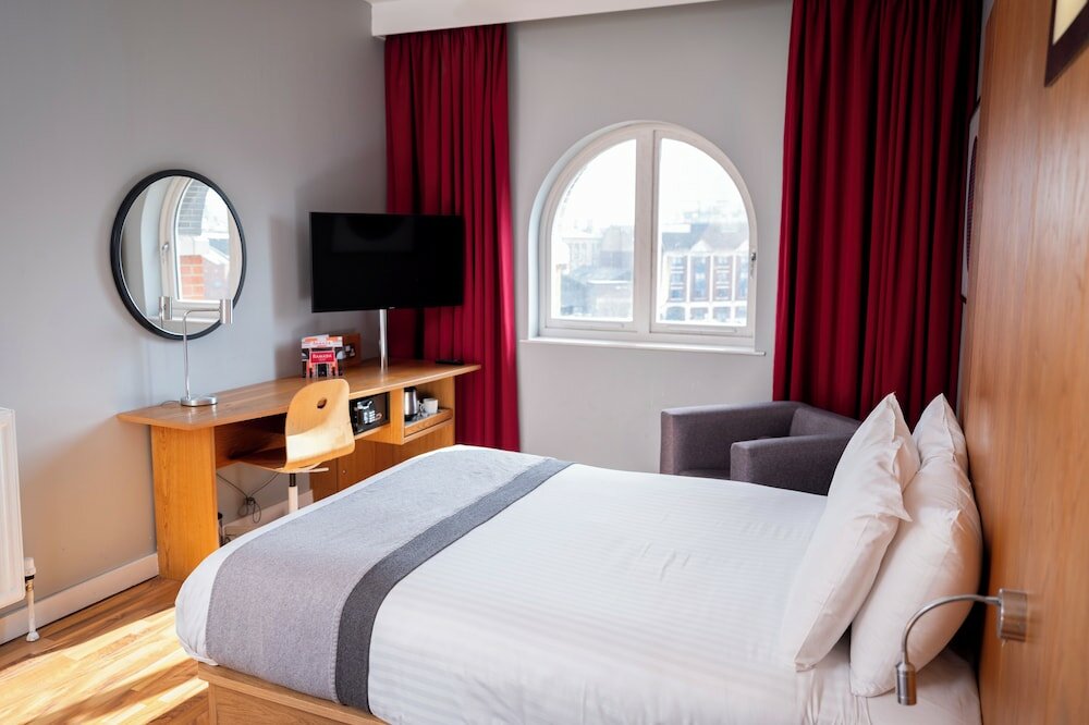 Фото Ramada by Wyndham Belfast City Centre