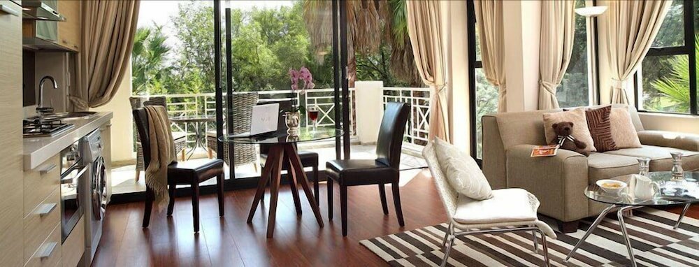 Фото The Lakes Boutique Lodge