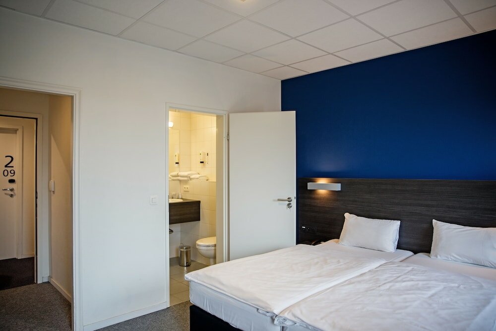 Фото Antwerp Harbour Hotel