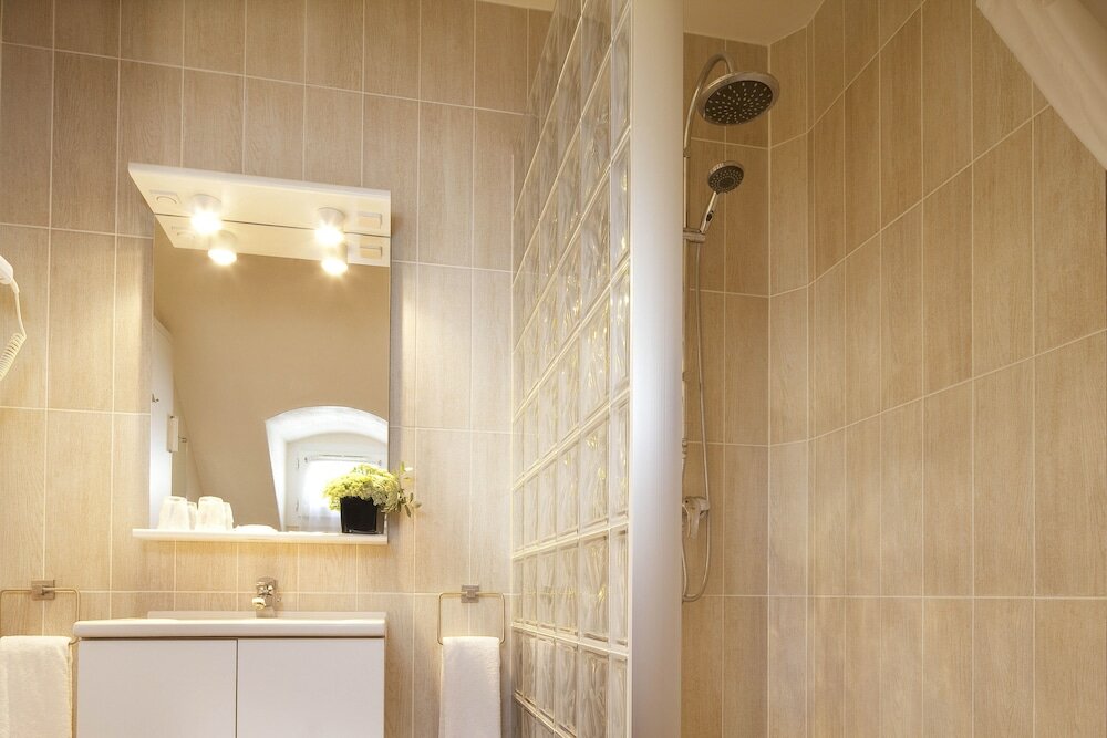 Фото Hôtel Londres Saint Honoré