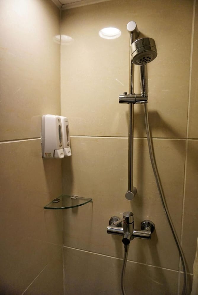 Фото Lander Hotel Prince Edward