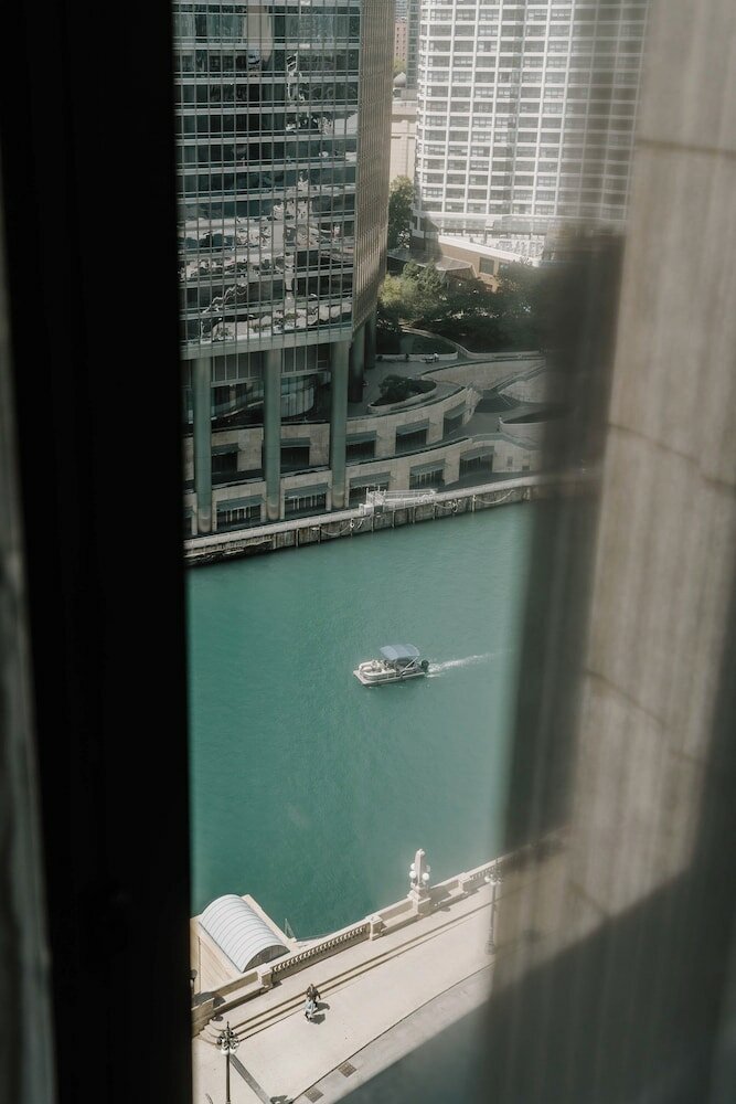 Фото Club Quarters Hotel, Wacker at Michigan, Chicago