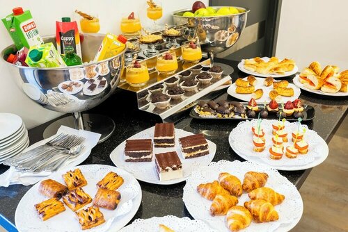 Внешний вид отеля Beyond Hotel в Конаке, фото 5