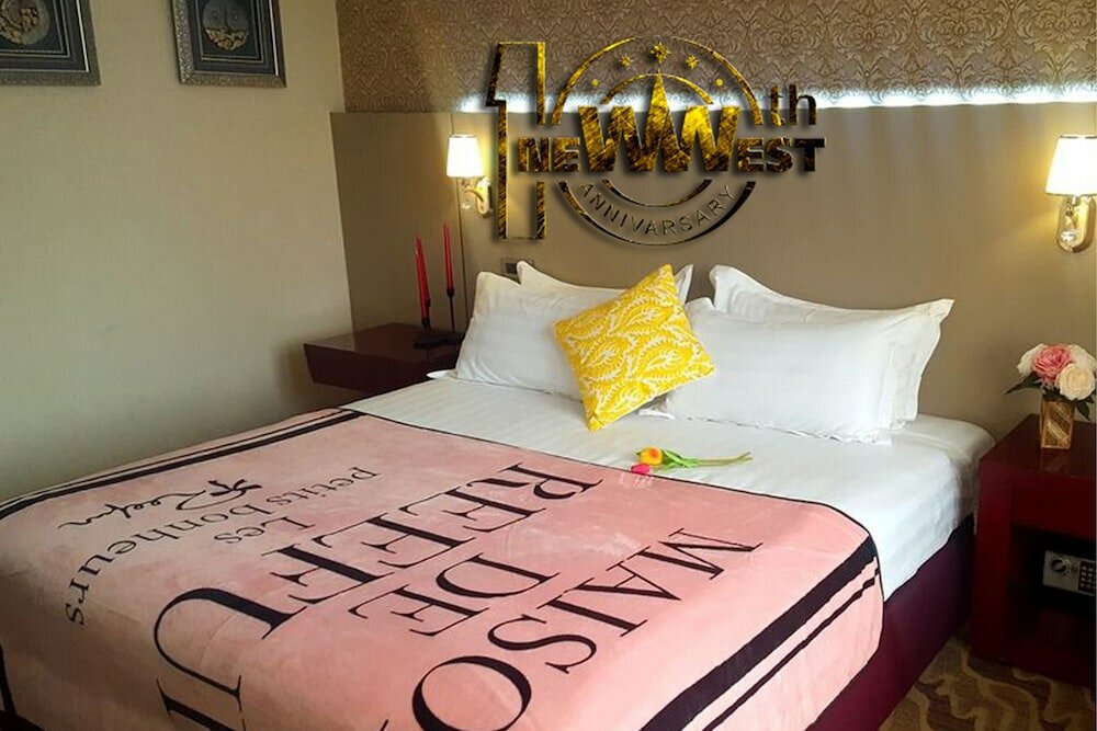 Фото New West Hotel
