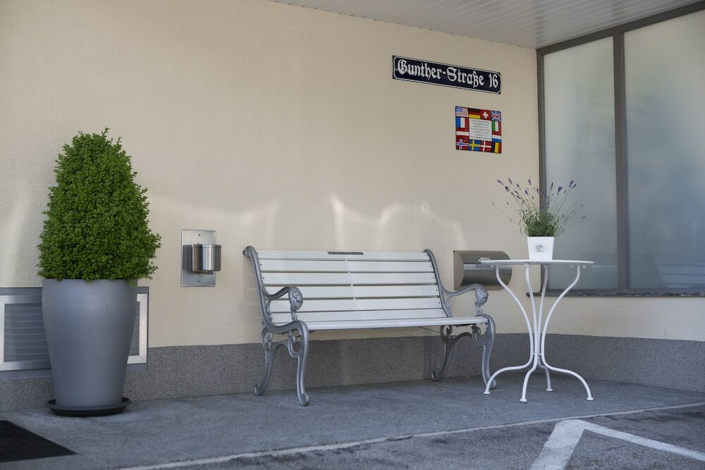 Фото Hotel Kriemhild am Hirschgarten