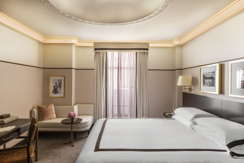 Фото Sunset Tower Hotel