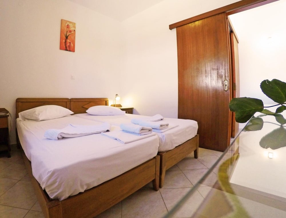 Фото Tarsanas Apartments