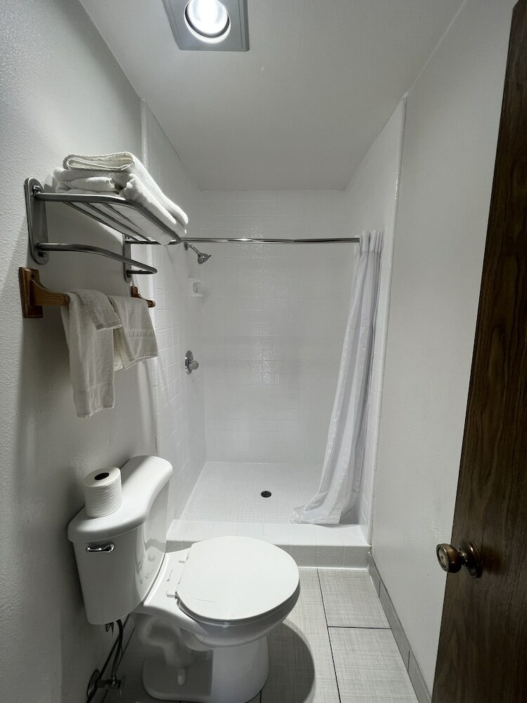 Фото Cedarwood Inn of Ashland