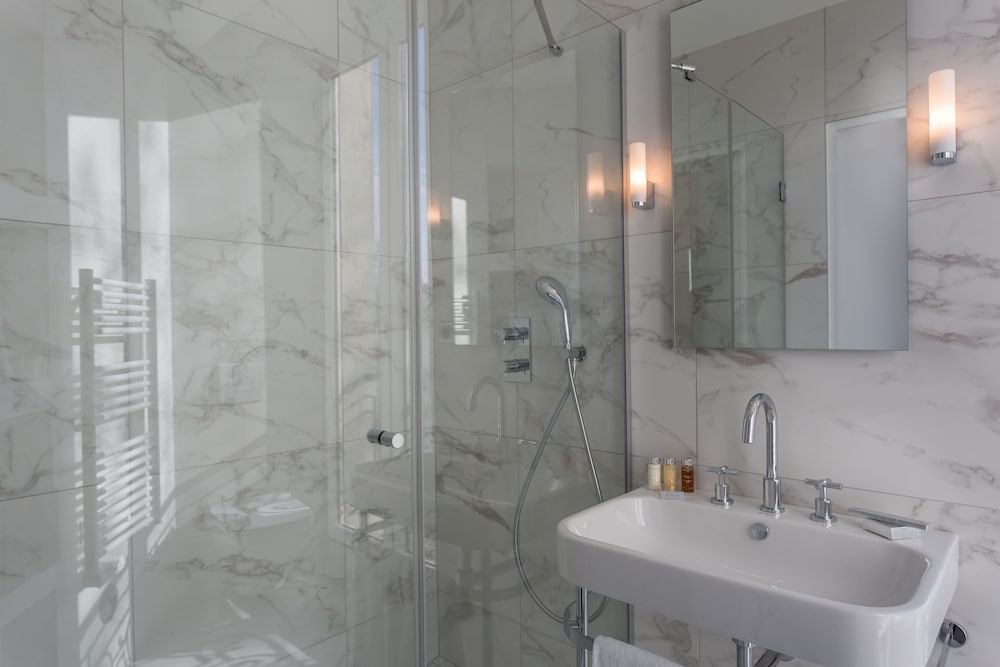 Фото La Comtesse