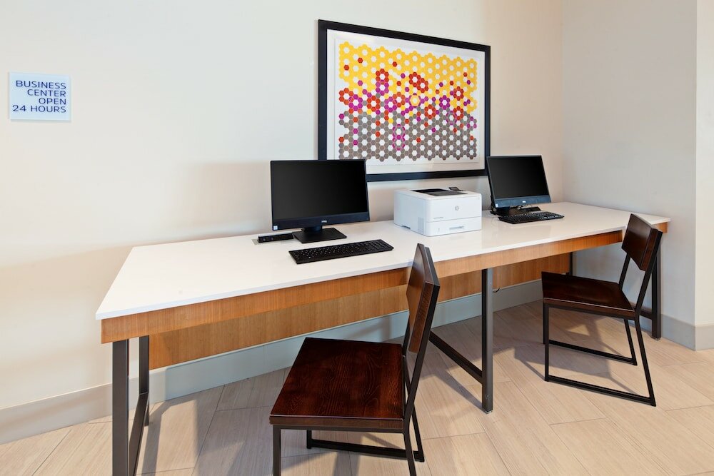 Фото Holiday Inn Express Hotel & Suites Ventura, an Ihg Hotel