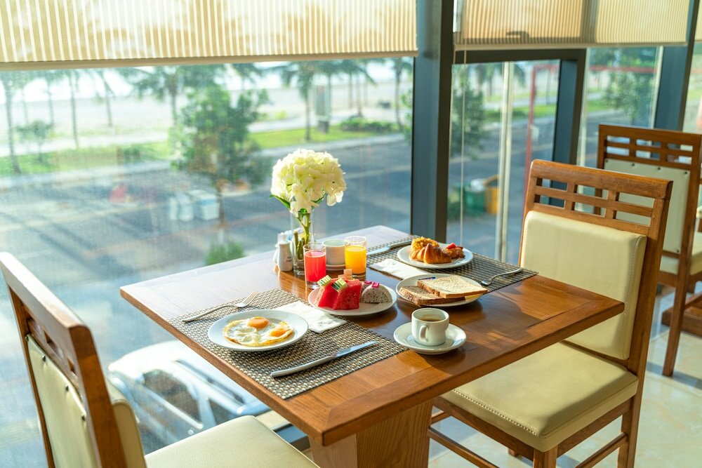 Фото Serene Beach Hotel Danang