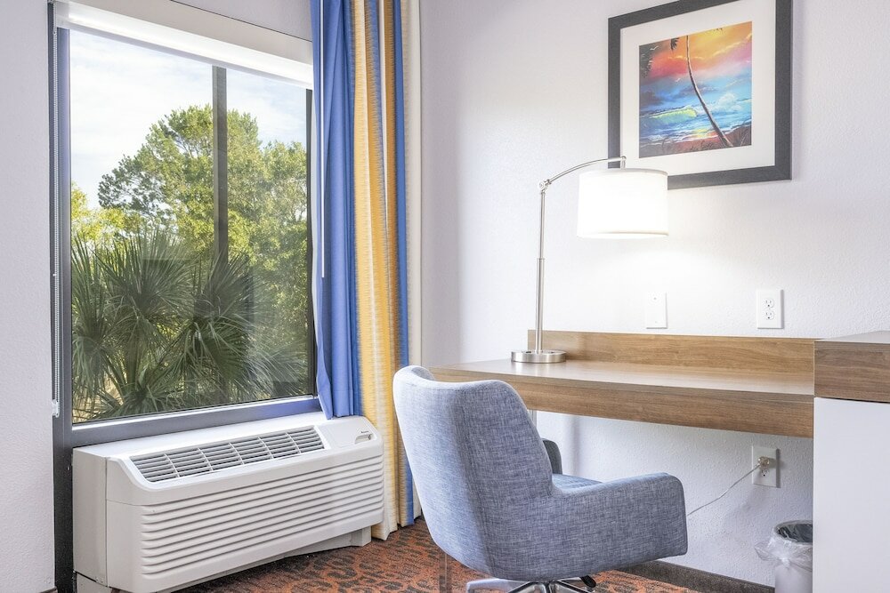 Фото Hampton Inn Spring Hill