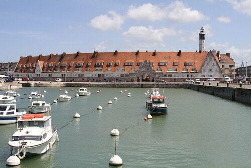 Внешний вид отеля Holiday Inn Calais в Кале, фото 5