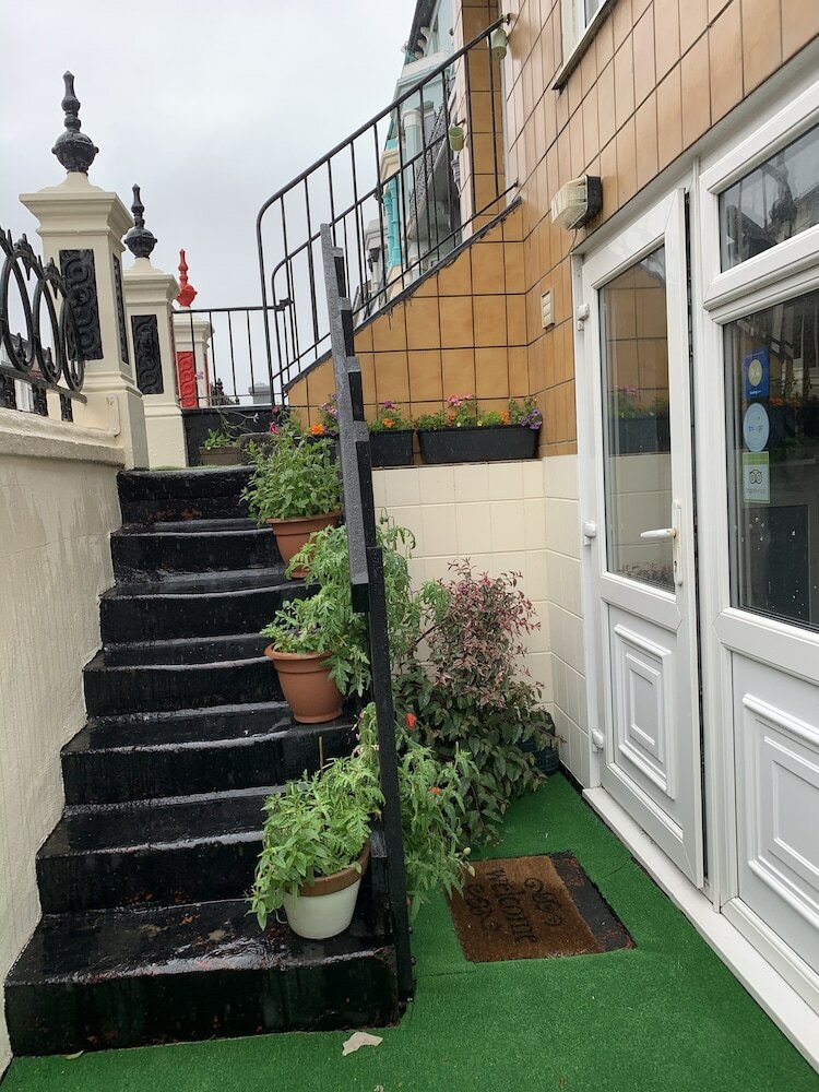 Фото The Alondra Hotel