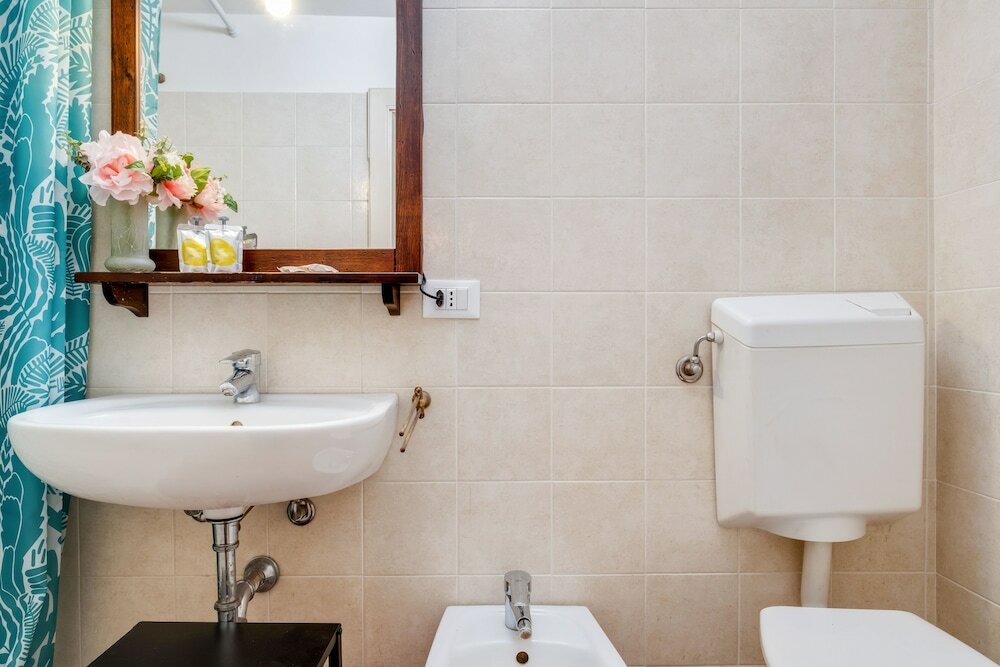 Фото Tra le Due Torri e Piazza Santo Stefano Apartment